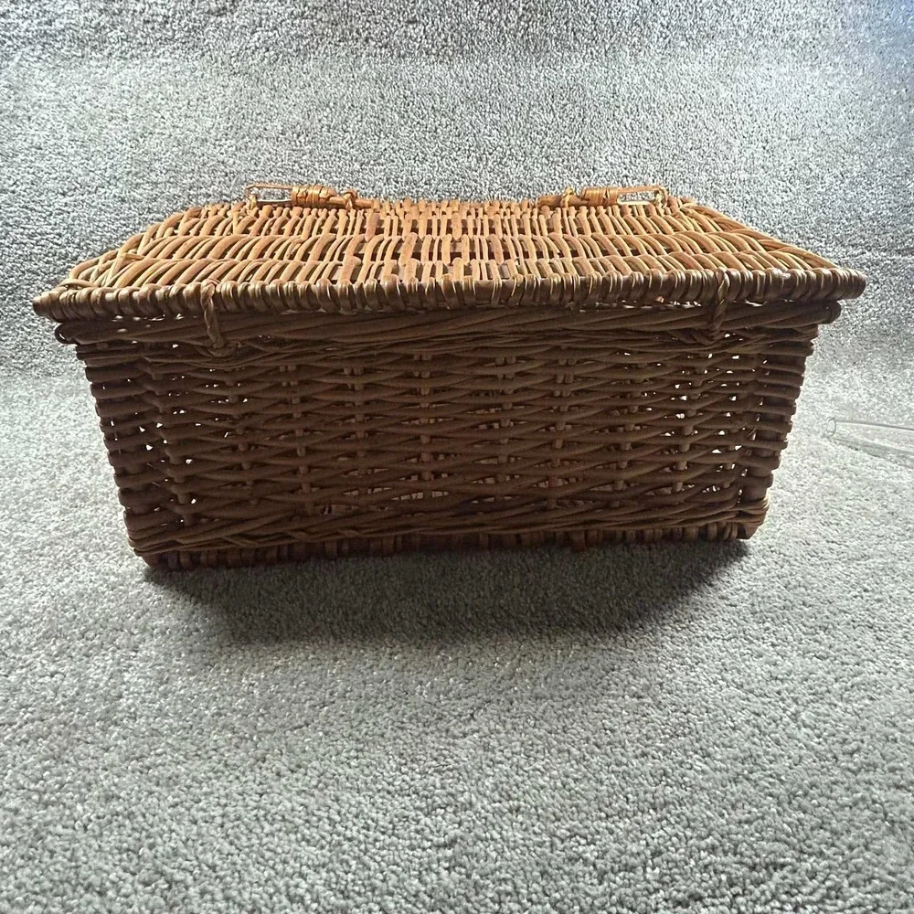 Wicker Picnic Basket Honey Brown Lidded Woven Storage Trunk
